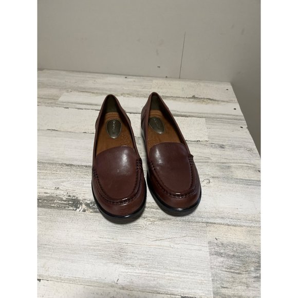 Hush Puppies Woman’s brown leather slip on loafer size 9 M - Picture 1 of 7
